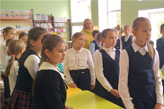 Литературный час «Вся жизнь моя – в стихах моих» в отделе по работе с детьми