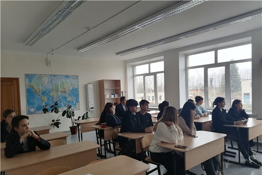 В Атнарской сельской библиотеке провели урок мужества «Героические страницы Сурского рубежа»