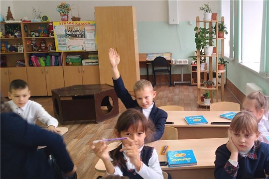 Час патриотизма «Мы сильны, когда едины» в отделе по работе с детьми