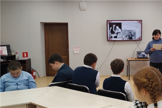 Краеведческий час «Чăваш театрĕн çăлтăрĕ» в Центральной библиотеке