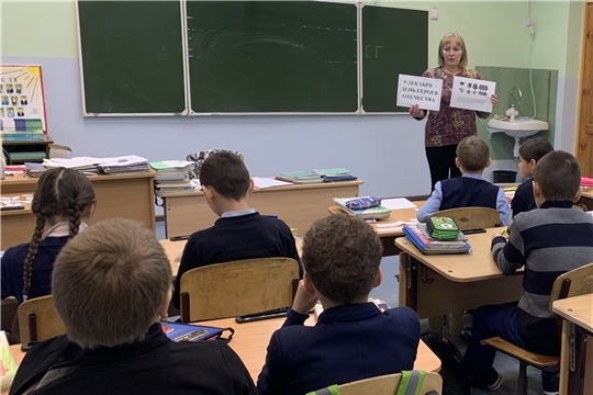 Тематический час «Их имена Отчизна не забудет» в Большеатменской сельской библиотеке