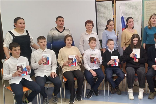 Торжественное вручение паспортов 9 юным гражданам в Центральной библиотеке