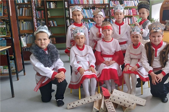 Час громкого чтения "Чувашская сказка" в отделе по работе с детьми