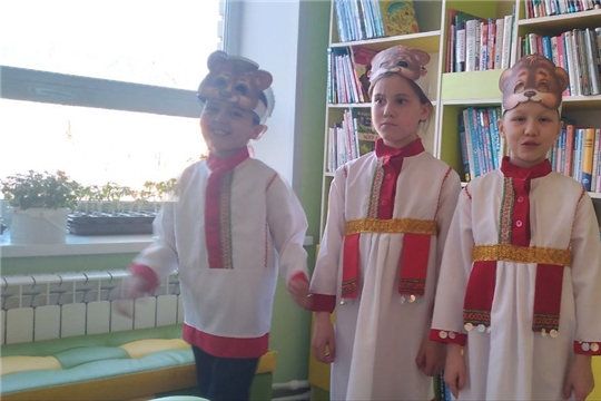 Фольклорный час "Родной язык, живое слово" в отделе по работе с детьми