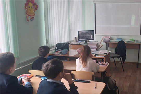 Час истории "Как "Ночные ласточки" приближали Победу" в отделе по работе с детьми