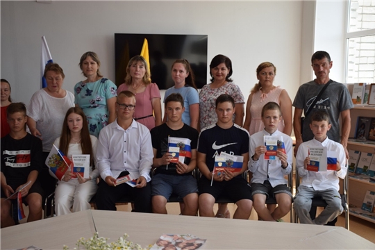 Торжественное вручение паспортов 10 юным гражданам Красночетайского округа в Центральной библиотеке
