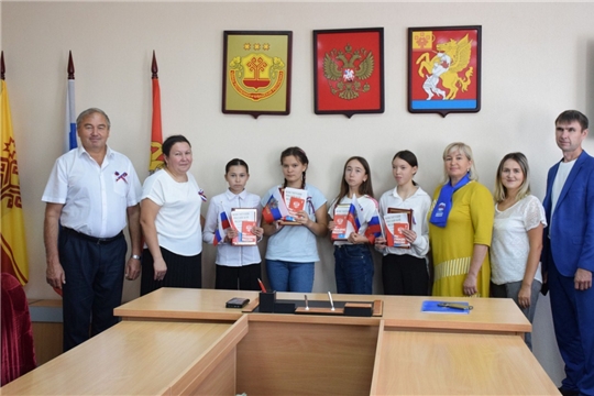 Торжественное вручение паспортов юным гражданам 