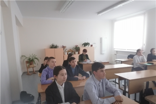 Урок мужества «Нет в России семьи такой, где б не памятен был свой герой» в Атнарской сельской библиотеке