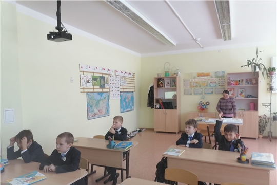  Эко-познавательный час «Путешествие с морскими великанами» в Атнарской сельской библиотеке