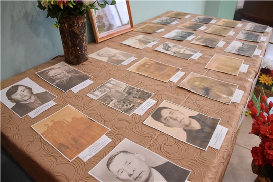 Ко Дню сельского хозяйства передвижная портретная фотовыставка «И славу пусть поет земля рукам, что этот хлеб взрастили!»