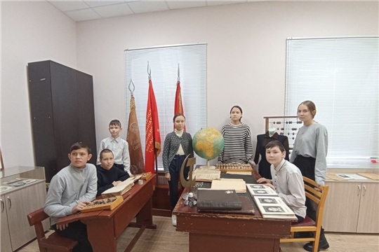 В музее обучающиеся 5,6,7 классов МБОУ «Новоатайская СОШ» 