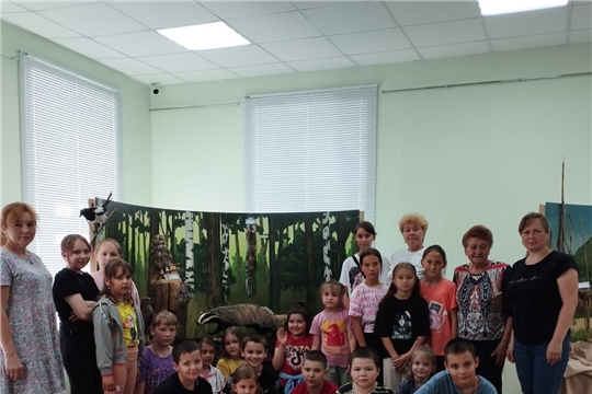 Воспитанники пришкольного оздоровительного лагеря МБОУ «Большеатменская СОШ» в музее