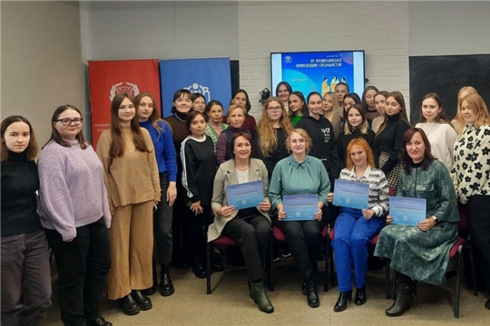 От профессионалов - начинающим специалистам" - круглый стол с участием логопеда МБДОУ "Детский сад комбинированного вида № 48 "Журавлик"