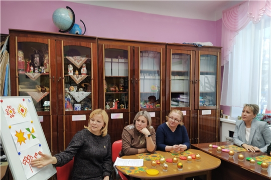 Чувашский орнамент на новогодних шарах
