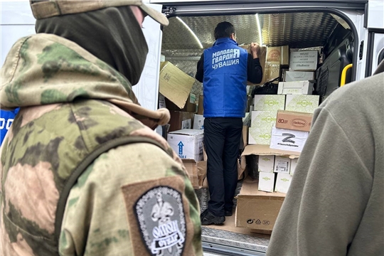 Руководитель Чувашского реготделения «Молодой Гвардии» Андрей Шакулов передал дополнительную помощь землякам-военнослужащим