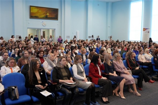 Более 400 педагогов Чувашии приняли участие в республиканском форуме классных руководителей