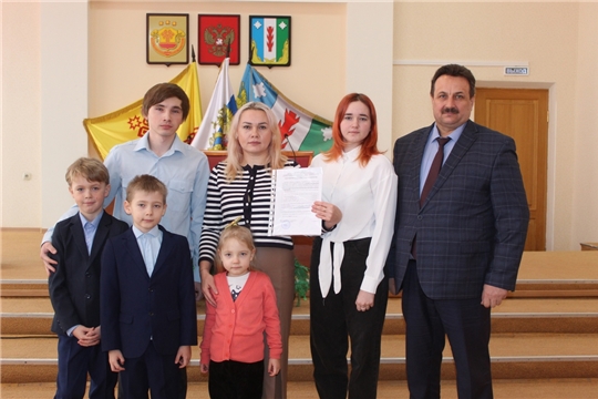 Одна многодетная и две молодые семьи Порецкого округа в этом году смогут улучшить  жилищные условия.