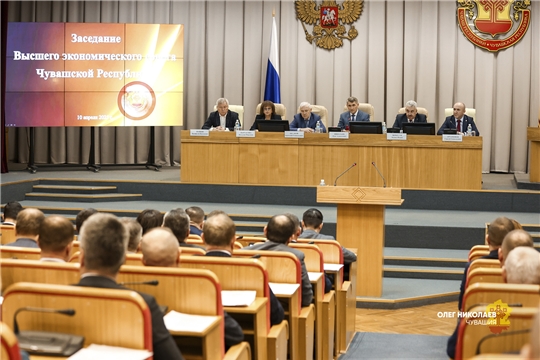 Олег Николаев предложил общественникам активно включиться в проект «На контроле Главы Республики»