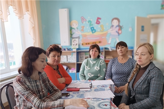 В МБДОУ "Шемуршинский детский сад " Ромашка" прошел педсовет.