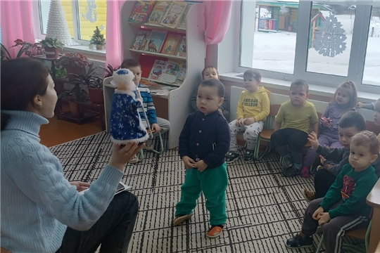 Уютная новогодняя атмосфера окружает наших малышей.