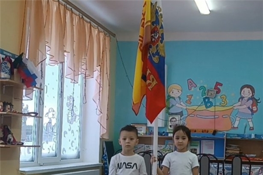 Церемония поднятия флага.