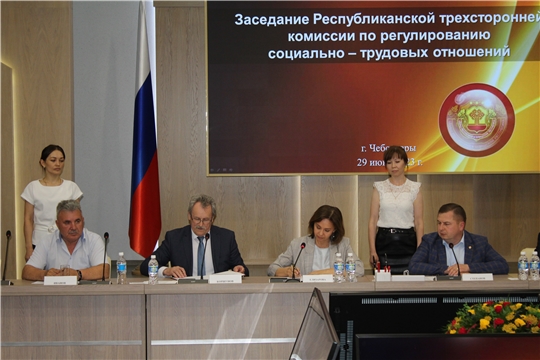 Состоялось подписание соглашения между Министерством труда Чувашии и Чувашрессовпрофом