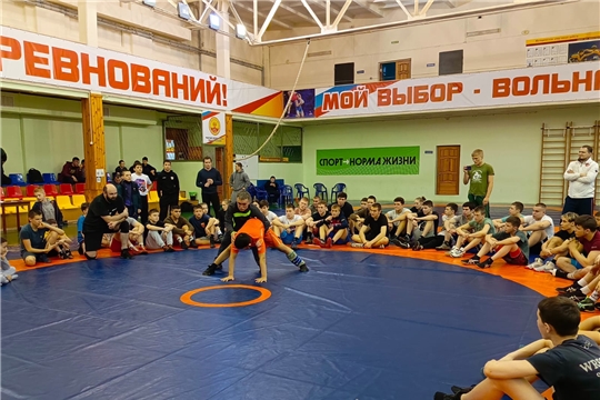 Мастер-класс по вольной борьбе от бронзового призера XXII Олимпийских игр Корнилаева Сергея Григорьевича