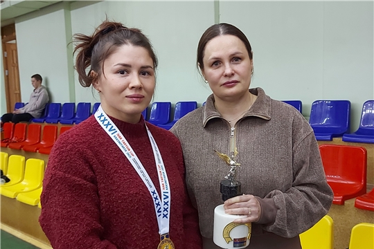 КУМИРОВ - МНОГО, ЧУМИКОВА - ОДНА. 