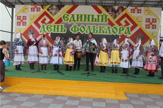 Народный фольклорный ансамбль «Аххаяс» принял участие в Межрегиональном празднике фольклорных коллективов «Несĕлсен сăвапĕ» («Мудрость предков»).