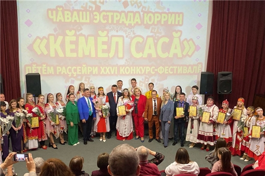 Солистка Трехбалтаевского ЦСДК Аксинья Долгова приняла участие во Всероссийском вокальном фестивале "Серебряный голос".
