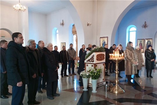 Глава Шемуршинского муниципального округа Сергей Галкин посетил службу в храме Рождества Христова в с.Шемурша