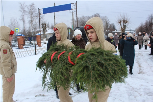 Олег Долгов палăкĕ умне чечек хучĕç