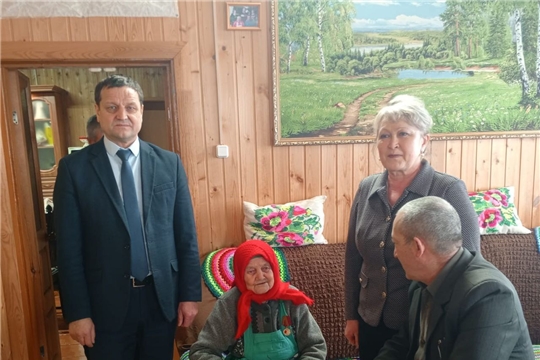 Глава Шемуршинского муниципального округа Сергей Галкин вручил юбилейные медали