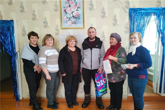 Волонтеры Малобуяновского сельского поселения Шемуршинского муниципального округа готовят мобильные средства гигиены