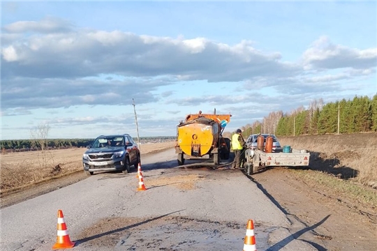 В Шемуршинском округе активно продолжается текущий ремонт дорог.