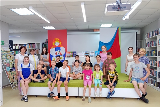 Беседа-презентация "Россия-Родина моя" в Торханской сельской библиотеке