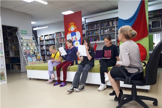 Подготовка экологической инсценировки в Торханской сельской библиотеке