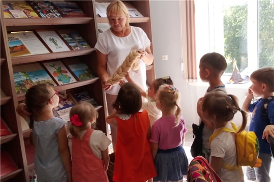 Увлекательное мероприятие «Что предметы старины рассказать тебе должны» в Юманайской библиотеке