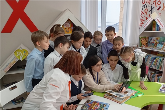  В Торханской сельской библиотеке прошел обзор выставки энциклопедий «Хочу все знать!»