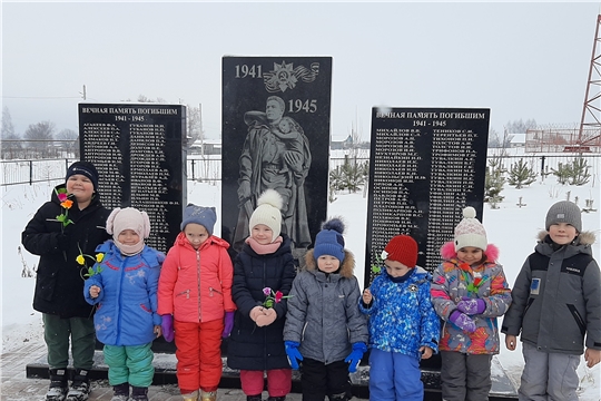 Патриотический час «Защитники Отечества» в Нижнекумашкинской сельской библиотеке