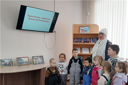 Патриотический час «Наши земляки – участники СВО» в Нижнекумашкинской сельской библиотеке