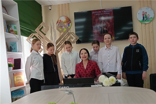 Талантливая, многогранная Августа Уляндина гость Юманайской сельской библиотеки
