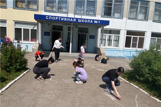 Конкурс детских рисунков на асфальте, посвященный Дню России