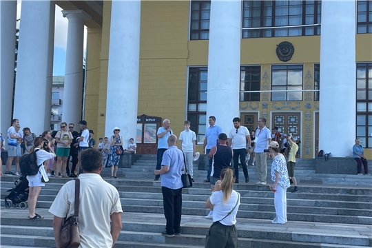 Сеанс одновременной игры в шахматы с гроссмейстерами на Красной площади нашего города