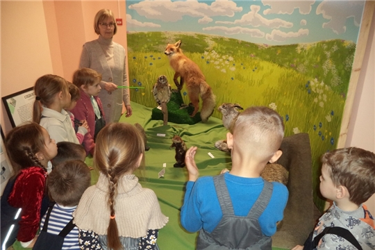 Выставка "Следы в природе" работает до конца марта.