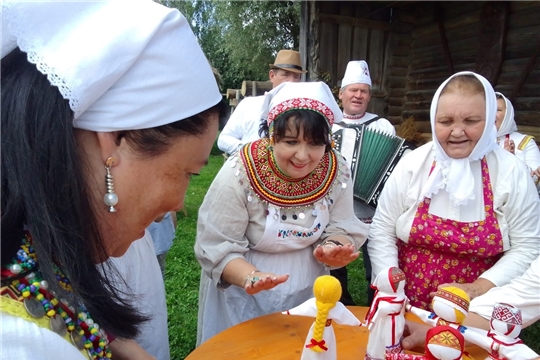 Представители кукольных театров России и Казахстана знакомятся культурой и традициями чувашского народа в Ядринском округе.