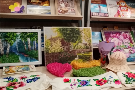 В Кармалинской библиотеке состоялась празднично-игровая программа "Сегодня праздник у девчат"