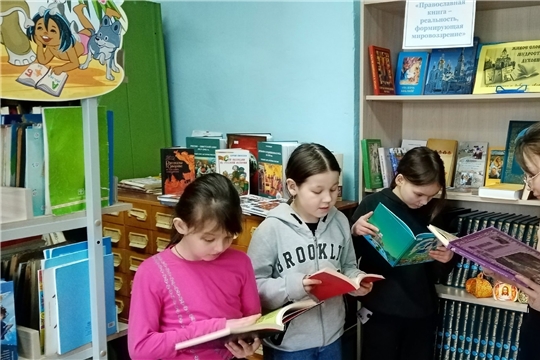 В Кармалинской библиотеке оформлена книжная выставка «Живое слово мудрости духовной»