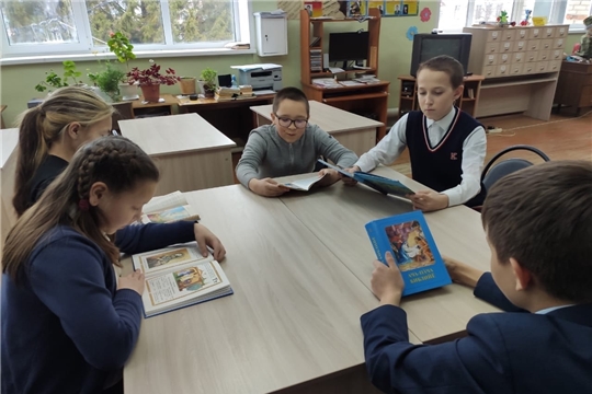 В Турмышской библиотеке проведен час православной книги «Живое слово мудрости духовной»