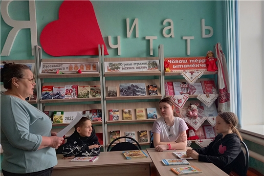 В Индырчской библиотеке для юных читателей библиотеки был проведен литературное ассорти "Любимых поэтов прекрасные стихи"